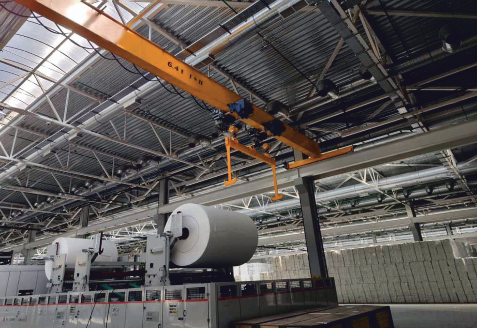 Мы предлагаем однобалочные мостовые, козловые и подвесные краны на канатных тельферах грузоподъемностью от 2 до 16 тонн, а также специальное проектирование по Вашим запросам.